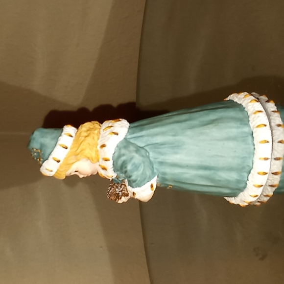 VTG- Winter Days  The Heirloom Tradition Figurine - Picture 3 of 11